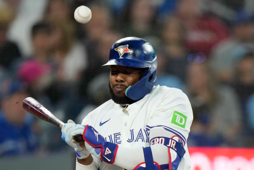 Vladimir Guerrero Jr. fuera del lineup de Azulejos por un dolor en la mano derecha