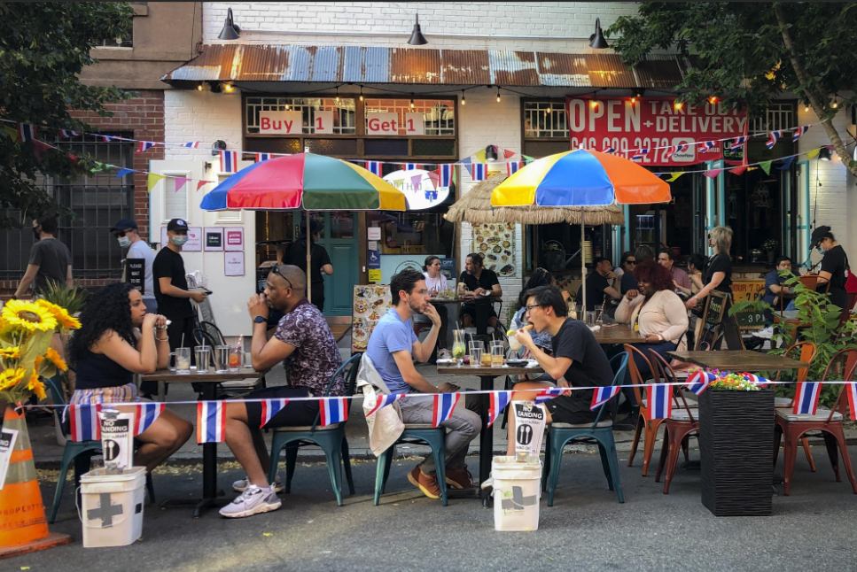 Espacios de comida al aire libre en NY reciben ultimátum para poder seguir operando