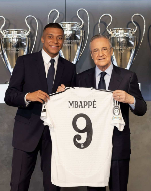 Kylian Mbappé firma su contrato con el Real Madrid en la Ciudad Deportiva