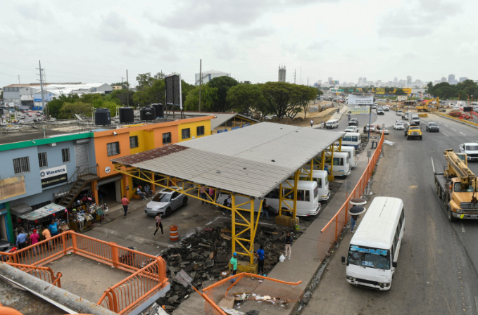 Desalojos a vendedores no siguieron en la autopista Duarte este viernes