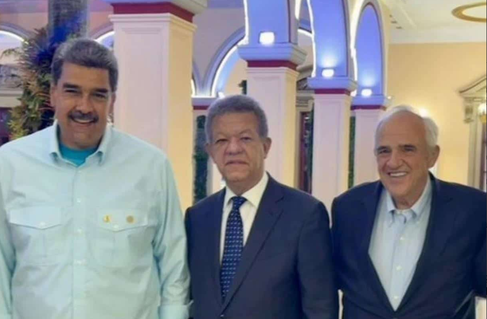 Leonel Fernández regresará esta tarde a RD en un vuelo privado desde Venezuela