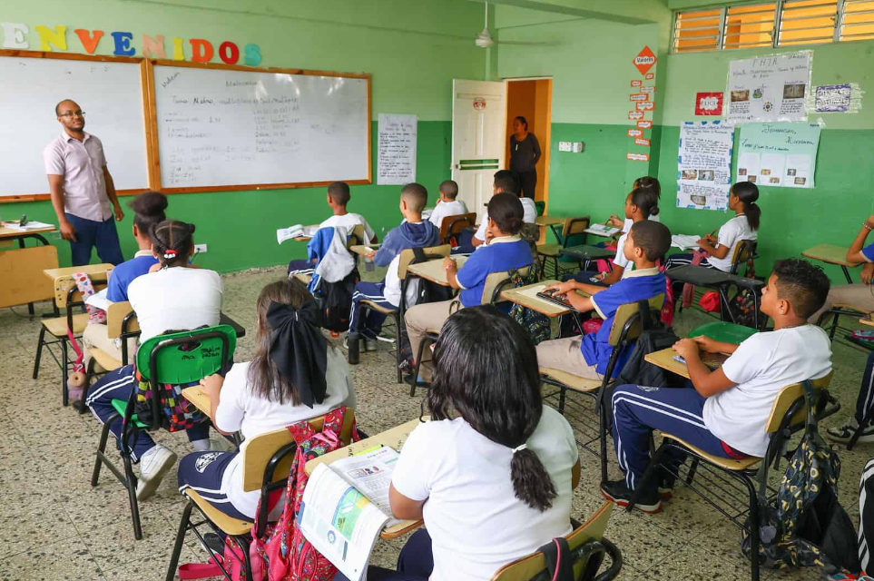 Denuncian que más de 3 mil niños quedaron sin cupos en escuelas de Verón Punta Cana