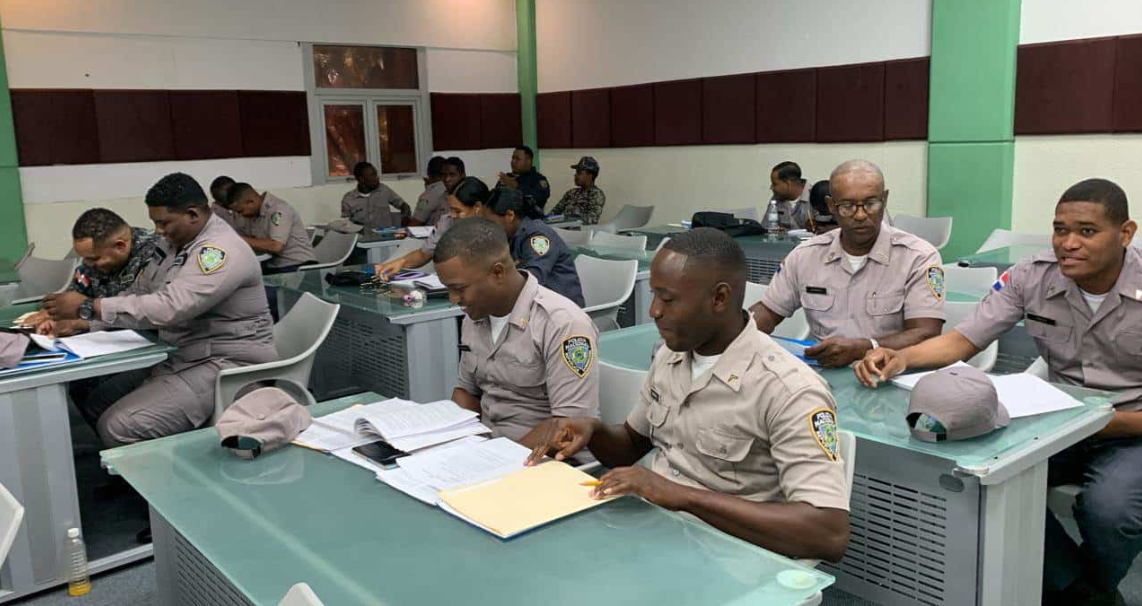 Policías continúan formación en todo el territorio nacional