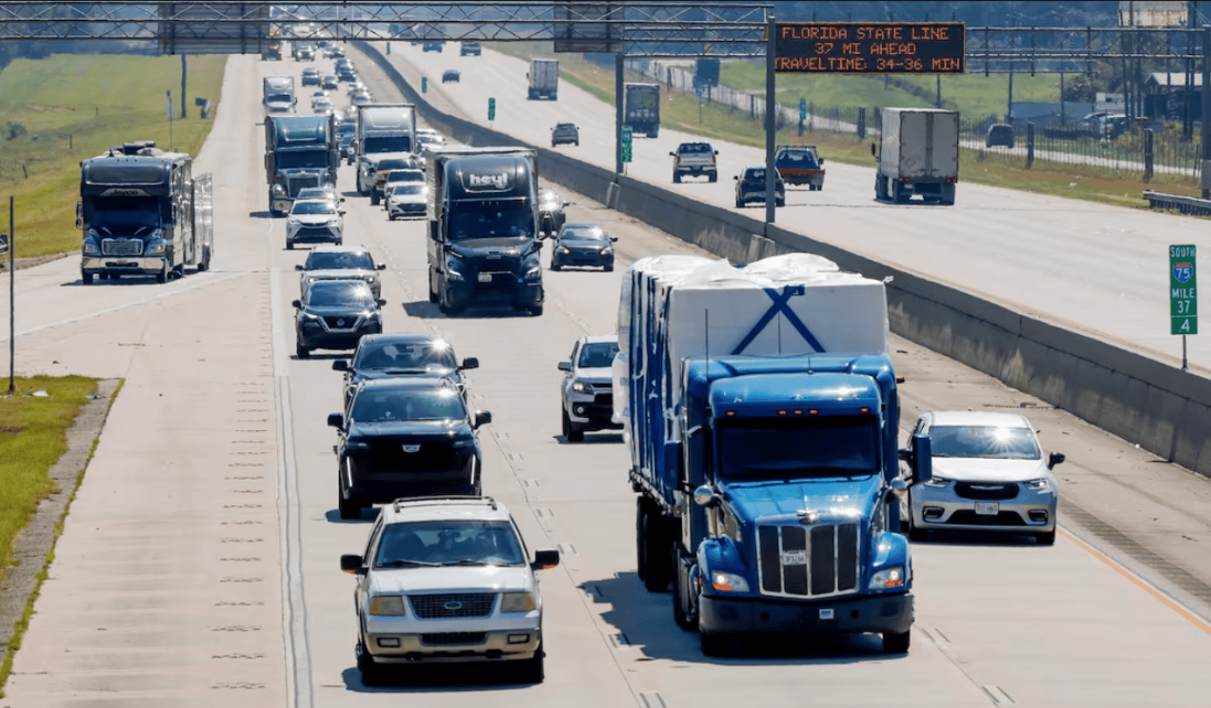 Comienzan a llenarse los refugios mientras miles evacuan en Florida ante llegada de Milton