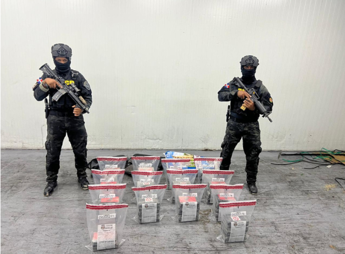 DNCD incauta 371 paquetes de cocaína en Boca Chica y en el Puerto de Caucedo