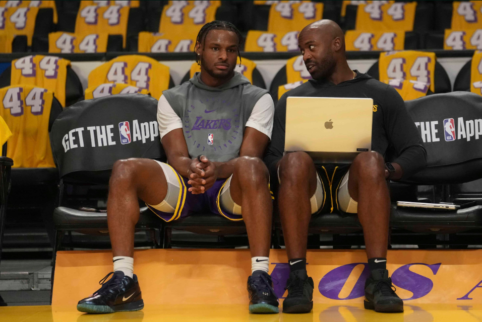 Bronny James alternará entre Lakers y G League luego de gira