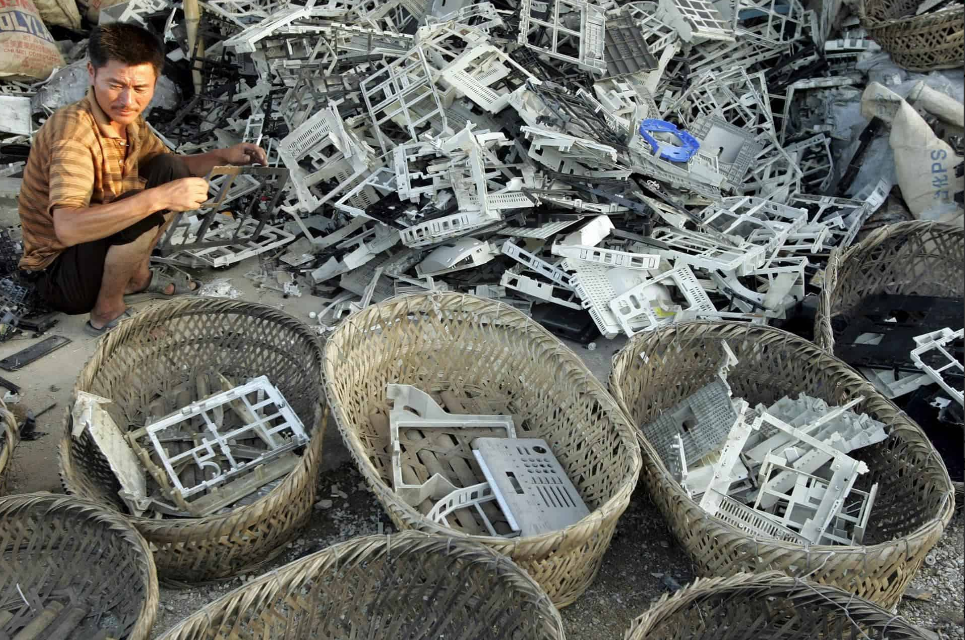 La IA podría producir hasta cinco millones de toneladas de basura electrónica esta década