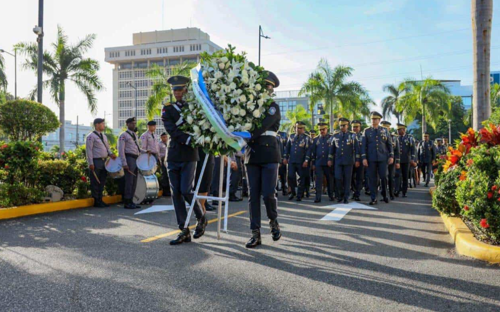 Policía Nacional rinde homenaje póstumo a agentes caídos durante sus labores