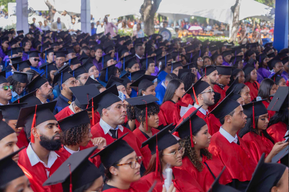 La UASD celebra sus 486 años en ceremonia de graduación de 4,566 nuevos profesionales