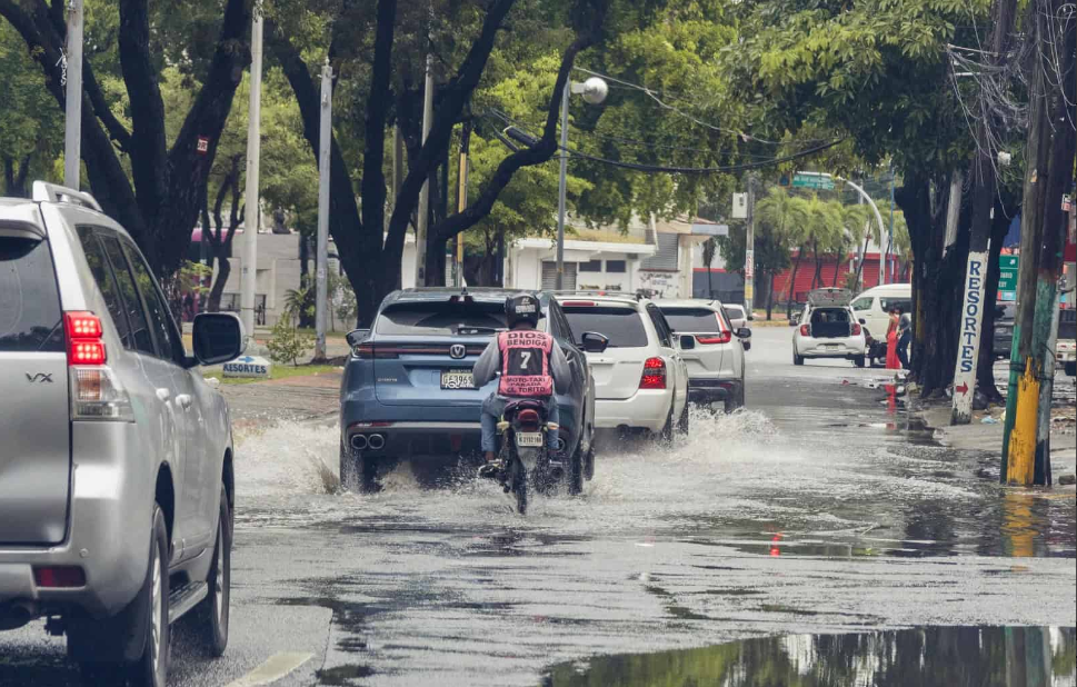 COE emite alerta roja para la provincia Duarte y amarilla para 21 demarcaciones por lluvias