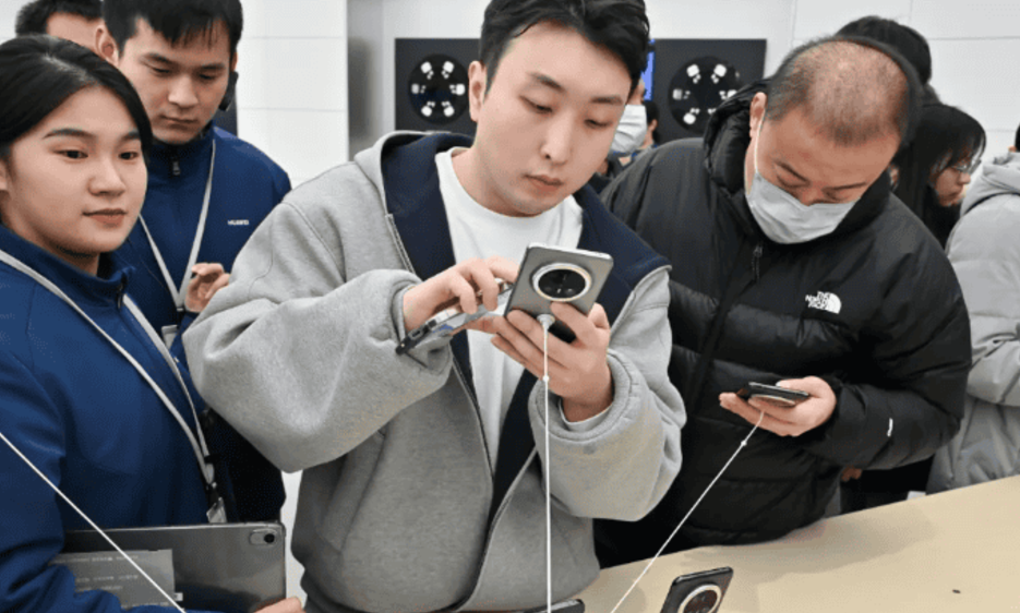 Huawei lanza su primer "smartphone" con sistema operativo propio