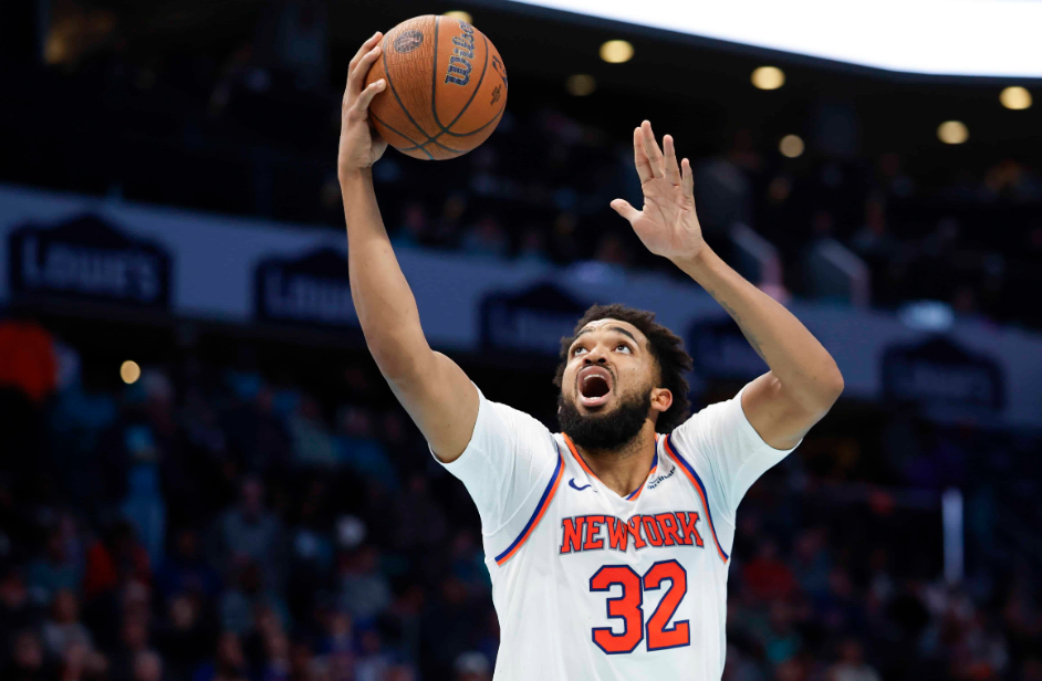 Towns anotó 19 puntos y los Knicks vencieron a los Hornets en la Copa de la NBA