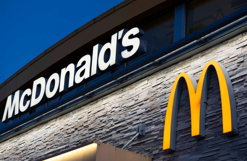 EE.UU. cierra investigación sobre brote de E. coli en cebollas de hamburguesas de McDonald´s