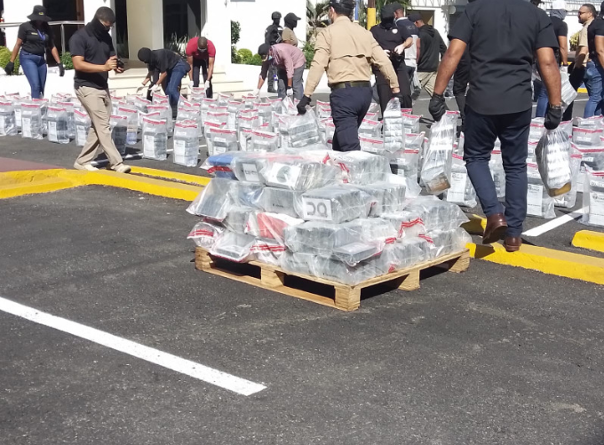 Investigan a 10 personas por mayor cargamento de droga incautado en República Dominicana