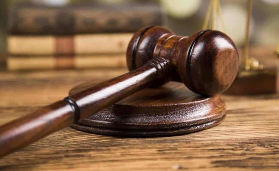 Tras las rejas hombre acusado de violar a sus tres hijastras; madre de las menores también a prisión