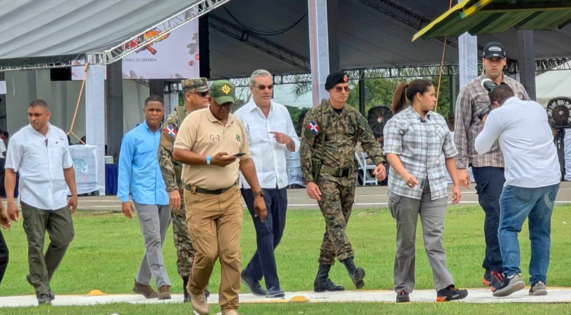 El presidente Abinader almuerza con los militares de la frontera