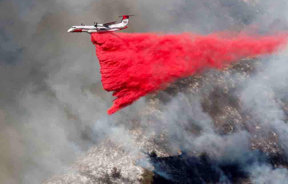 Un polvo rosa ayuda a combatir los incendios en California: ¿Cómo funciona? ¿qué es?
