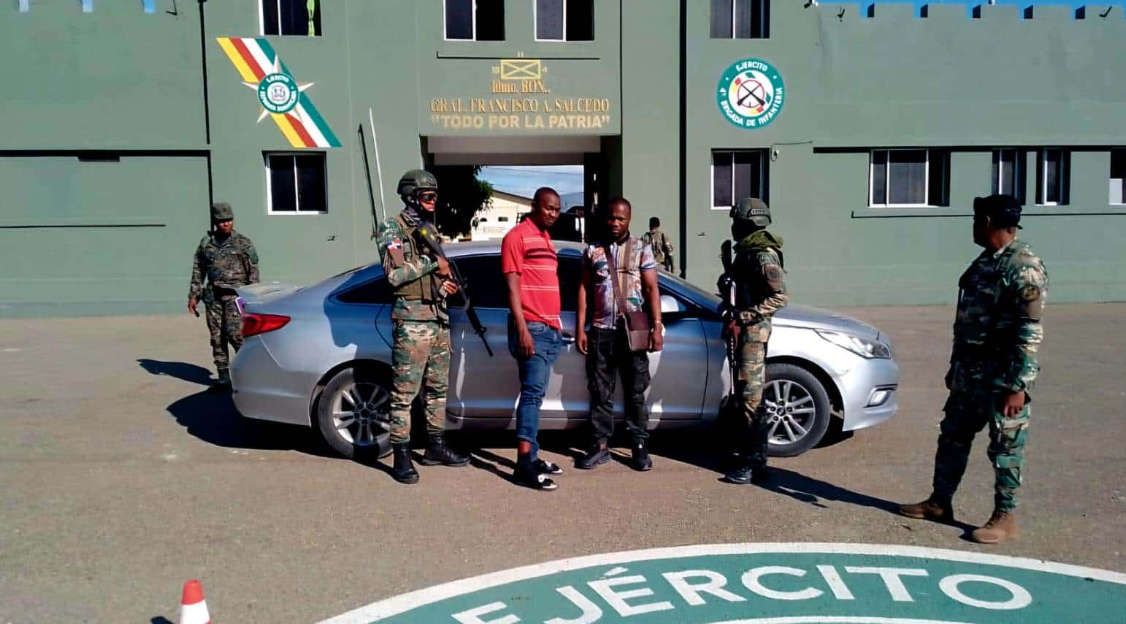 Casi 2 mil haitianos indocumentados fueron detenidos por el Ejército de RD el fin de semana