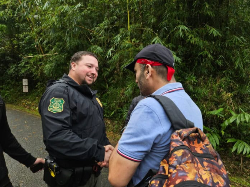 Encuentran con vida a hombre de origen paquistaní extraviado en bosque de Puerto Rico