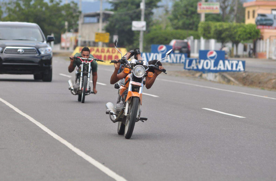 Un policía muerto y un militar herido al intentar impedir una carrera clandestina en Dajabón