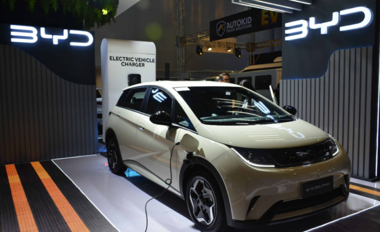 El fabricante chino de coches BYD crea un sistema de carga de baterías ultrarrápido