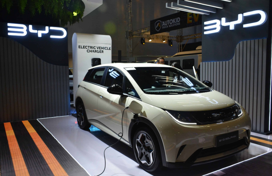 El fabricante chino de coches BYD crea un sistema de carga de baterías ultrarrápido