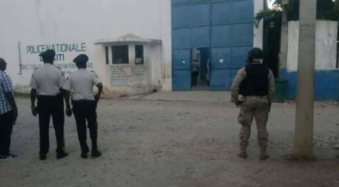 Las bandas armadas irrumpen en una prisión en el centro de Haití y liberan presos