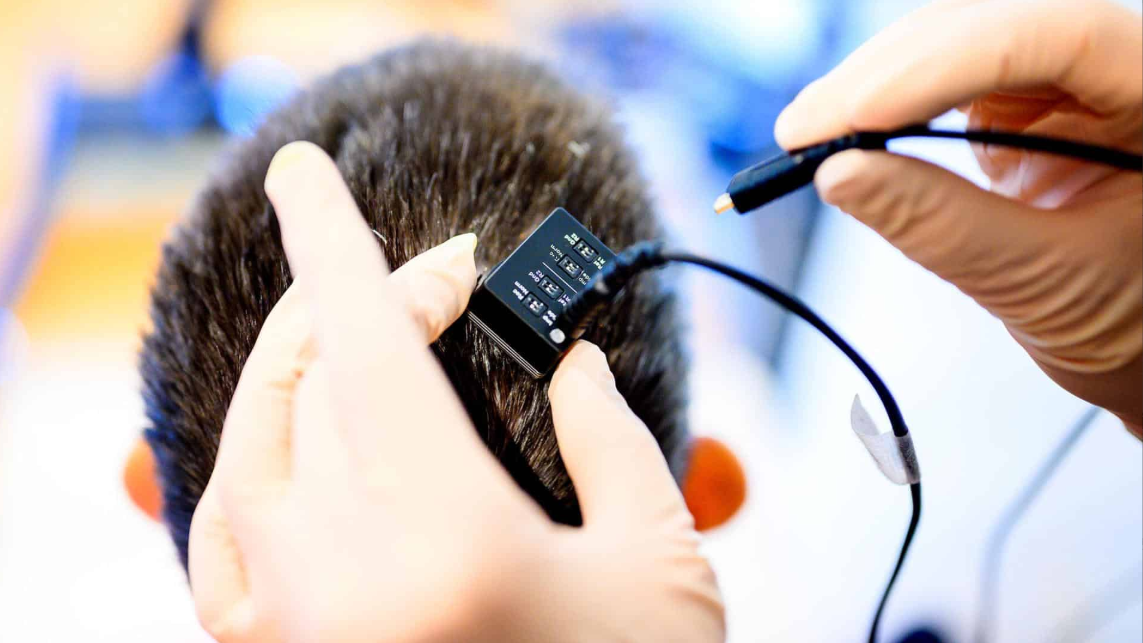 Una interfaz con IA permite a una mujer con parálisis "hablar" casi en tiempo real